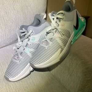 New without box , never worn